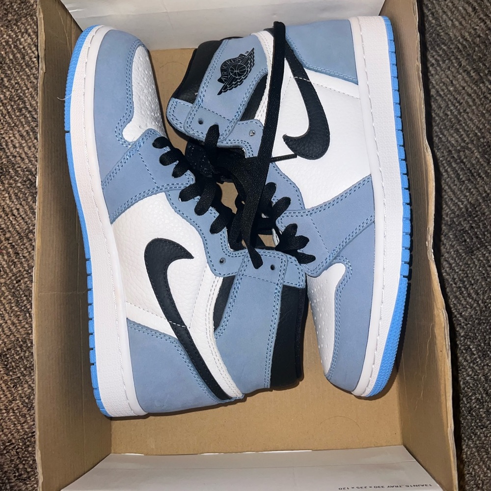 Air Jordan 1 retro high OG university blue